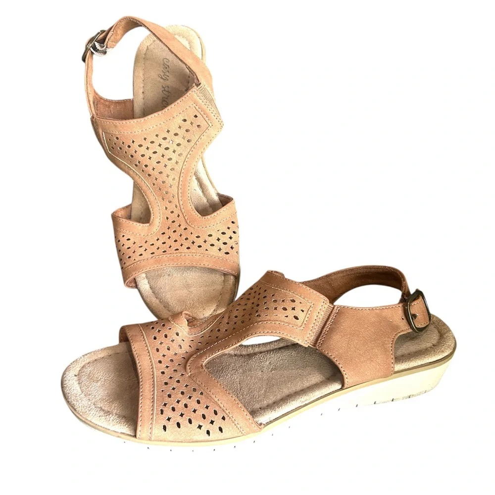 Easy Street Tan Soft Comfort Low Wedge Leather Sandal Size 9 Summer vacation - Picture 4 of 7